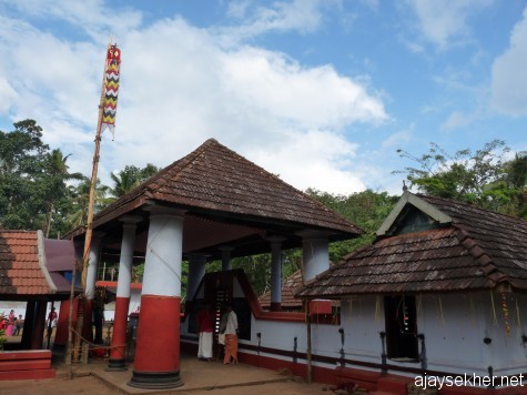 Pallyil temple Perinjanam.  On the right the shrine of Vishnu/Krishna facing east.  On the left the main shrine of the goddess facing north.  In Neelamperur too the goddess is facing the north.