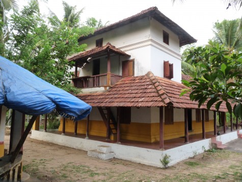 The remaining western block of the old Ettukettu at Changaram Komarath.  The blue pvc sheet thatched pagoda on the extreme left was used as an Ezhuthupally for children.