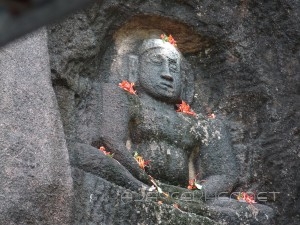 Thirthankara image on the mantle
